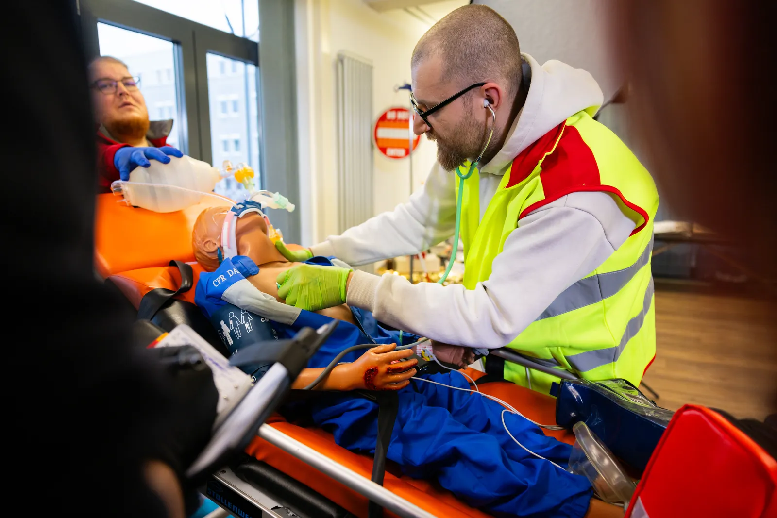 ABC Ambulanz — Krankentransport in Berlin-Tempelhof, KTW im Einsatz